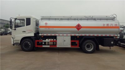 東風天錦13.8方運油車，天錦單橋11.5噸油罐車
